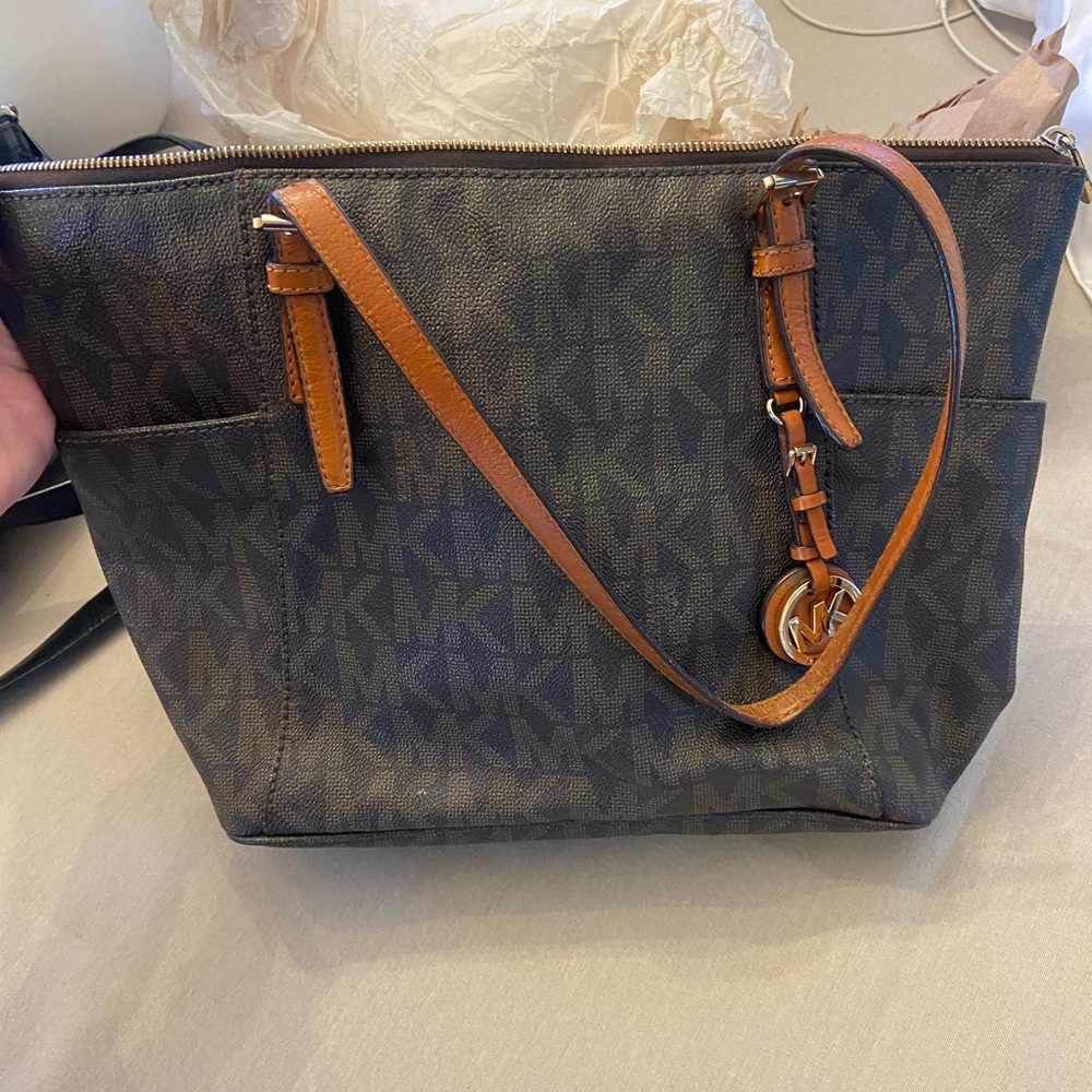 Michael Kors jet set top zip logo tote